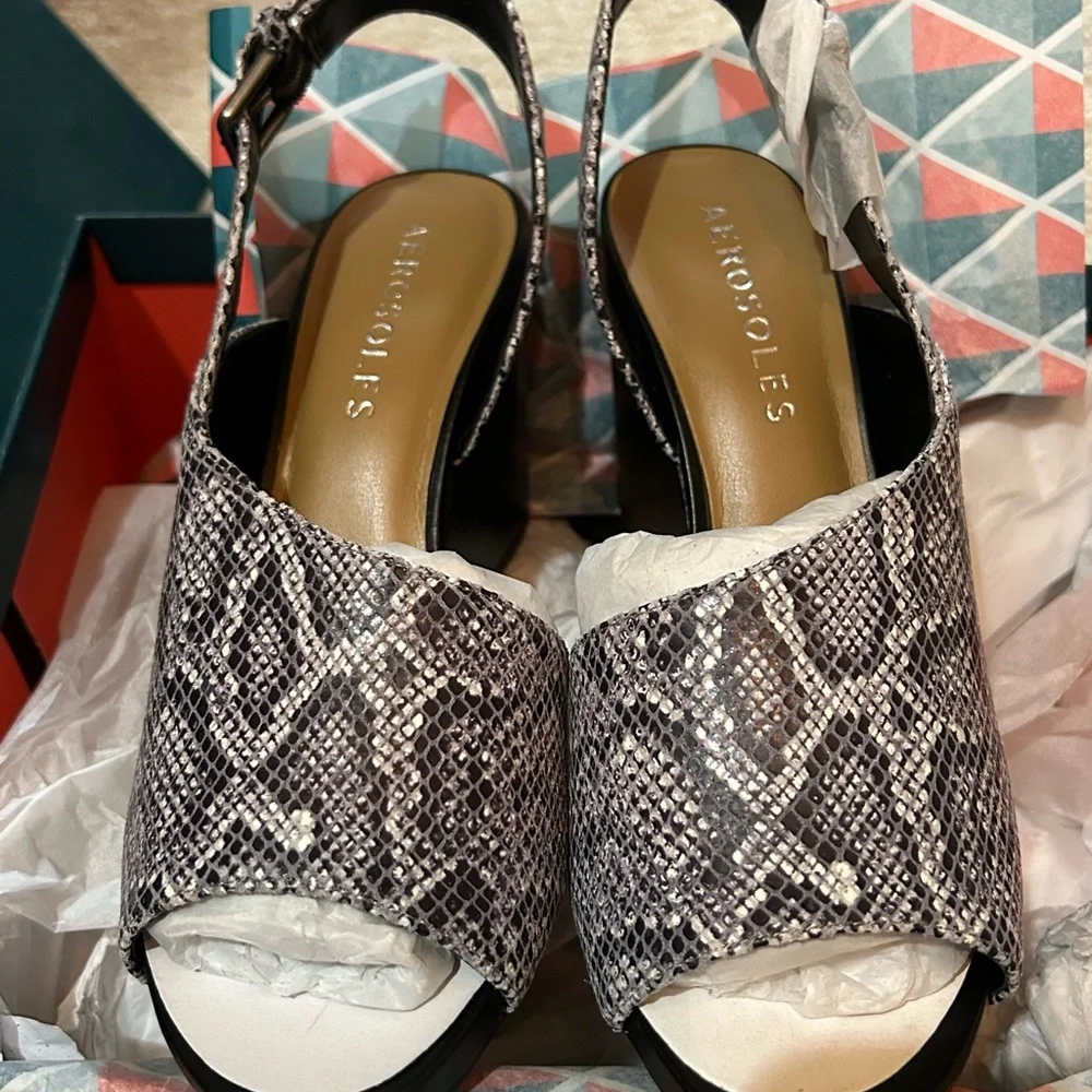 🎉🎊HOST PICK🎊🎉 Aerosoles Wedge Shoe - BLK WHT SNAKE